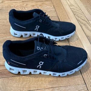 On Cloud 5 Running Black Sneakers